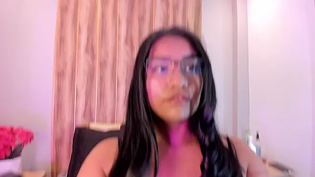 Snapshot of hannnasmith chatting on 06/11/26, 03:59 hannnasmith online show from 06/11/26, 03:59