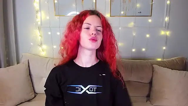 Snapshot of RubyAttwood chatting on 03/08/25, 10:02 RubyAttwood online show from 03/08/25, 10:02