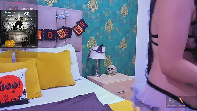 Snapshot of SuzanSmithh chatting on 10/18/25, 02:29 SuzanSmithh online show from 10/18/25, 02:29