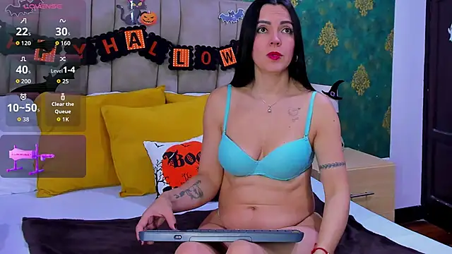 Snapshot of SuzanSmithh chatting on 10/27/25, 11:14 SuzanSmithh online show from 10/27/25, 11:14