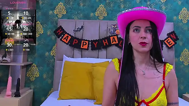 Snapshot of SuzanSmithh chatting on 10/31/25, 10:49 SuzanSmithh online show from 10/31/25, 10:49