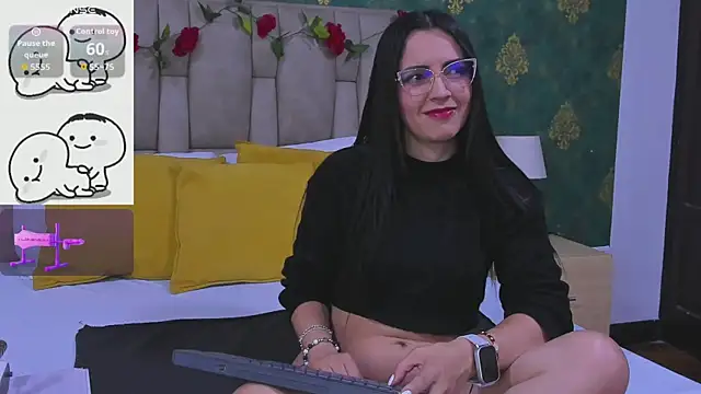 Snapshot of SuzanSmithh chatting on 11/20/25, 11:10 SuzanSmithh online show from 11/20/25, 11:10