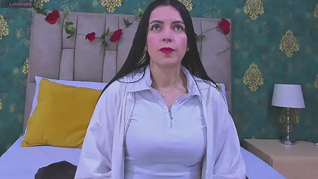 Snapshot of SuzanSmithh chatting on 11/25/25, 11:10 SuzanSmithh online show from 11/25/25, 11:10