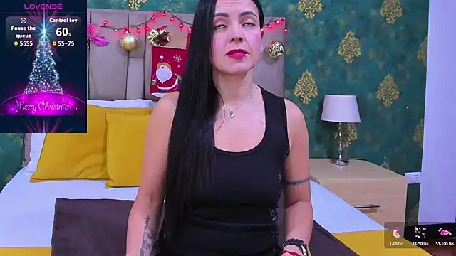 Snapshot of SuzanSmithh chatting on 12/02/25, 11:48 SuzanSmithh online show from 12/02/25, 11:48