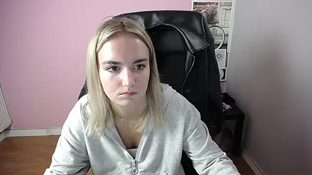 Snapshot of viktoria_lovely chatting on 10/29/25, 08:49 viktoria lovely online show from 10/29/25, 08:49