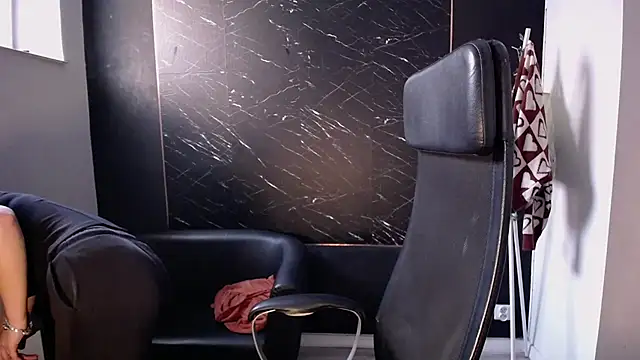 Snapshot of viktoria_lovely chatting on 11/06/25, 01:12 viktoria lovely online show from 11/06/25, 01:12