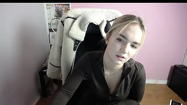 Snapshot of viktoria_lovely chatting on 12/02/25, 09:25 viktoria lovely online show from 12/02/25, 09:25