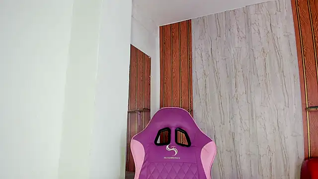 Alika01 online show from 10/04/25, 01:42