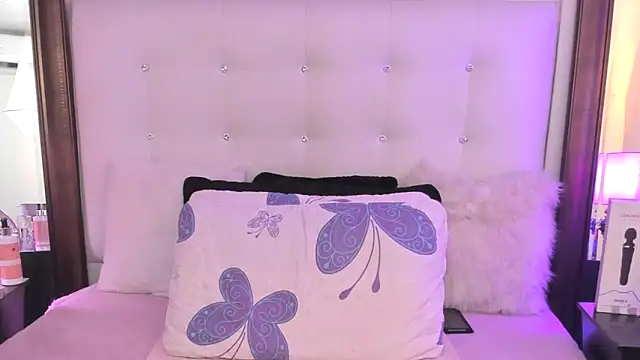 BellaaStarlix online show from 10/10/25, 12:53