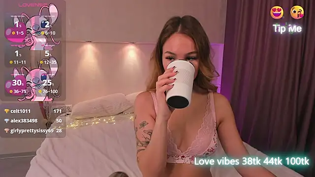 Snapshot of Tracy-Taylor chatting on 01/11/25, 06:56 Tracy-Taylor online show from 01/11/25, 06:56