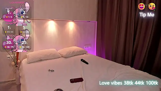 Snapshot of Tracy-Taylor chatting on 03/10/25, 12:59 Tracy-Taylor online show from 03/10/25, 12:59