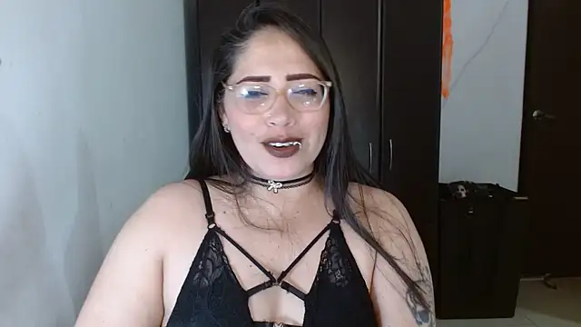 natashasmithe online show from 10/19/25, 07:36