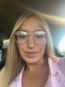 Snapshot of StasyWood chatting on 06/17/26, 12:57 StasyWood online show from 06/17/26, 12:57