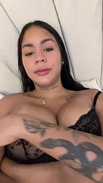 IsabelaVanegas  online show from 11/26/25, 05:36