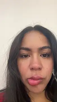 IsabelaVanegas  online show from 12/01/25, 05:07