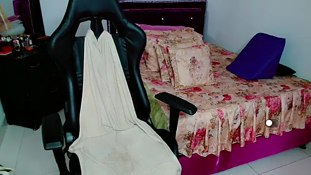 Snapshot of Lily_Benet1 chatting on 02/23/25, 08:33 Lily Benet1 online show from 02/23/25, 08:33