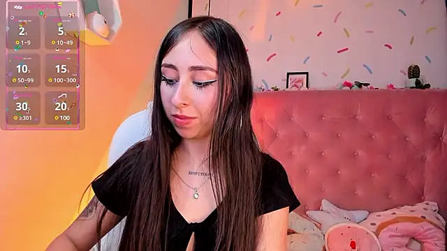 Snapshot of _cloe_martinez chatting on 12/06/24, 11:36 cloe martinez online show from 12/06/24, 11:36