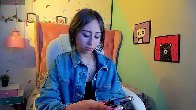 Snapshot of _cloe_martinez chatting on 12/14/24, 01:28 cloe martinez online show from 12/14/24, 01:28