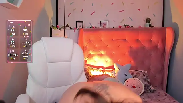 Snapshot of _cloe_martinez chatting on 02/02/25, 12:30 cloe martinez online show from 02/02/25, 12:30