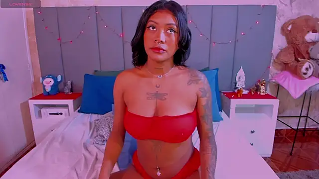 Snapshot of JulianaMiller chatting on 12/25/24, 03:29 JulianaMiller online show from 12/25/24, 03:29