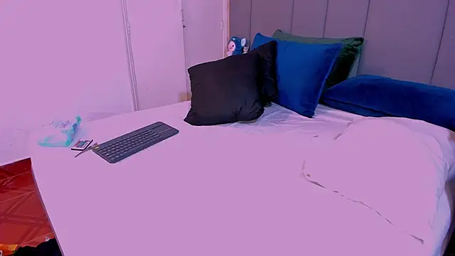 Snapshot of JulianaMiller chatting on 12/28/24, 03:58 JulianaMiller online show from 12/28/24, 03:58