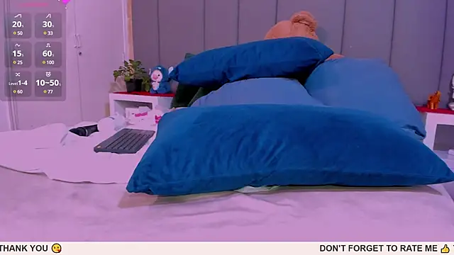 Snapshot of JulianaMiller chatting on 01/14/25, 04:36 JulianaMiller online show from 01/14/25, 04:36