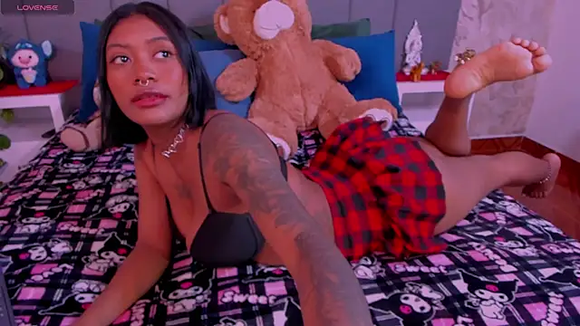 Snapshot of JulianaMiller chatting on 01/24/25, 01:13 JulianaMiller online show from 01/24/25, 01:13