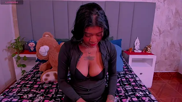 Snapshot of JulianaMiller chatting on 01/25/25, 02:04 JulianaMiller online show from 01/25/25, 02:04