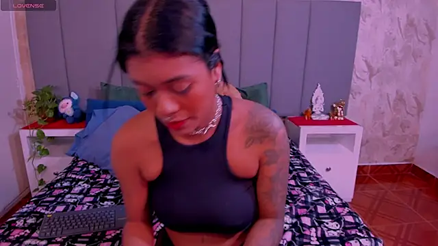 Snapshot of JulianaMiller chatting on 01/27/25, 02:20 JulianaMiller online show from 01/27/25, 02:20