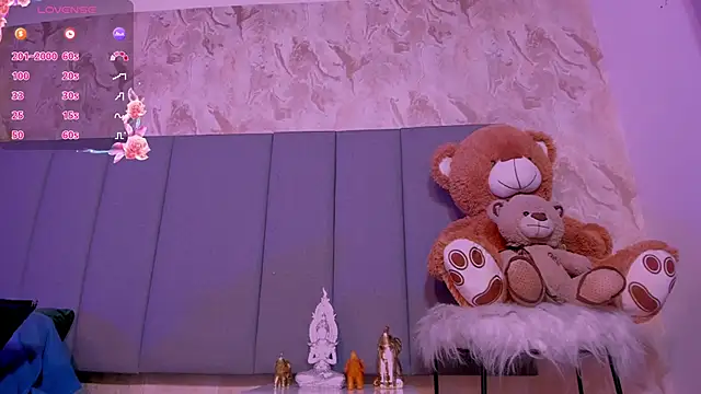 Snapshot of JulianaMiller chatting on 02/14/25, 06:56 JulianaMiller online show from 02/14/25, 06:56