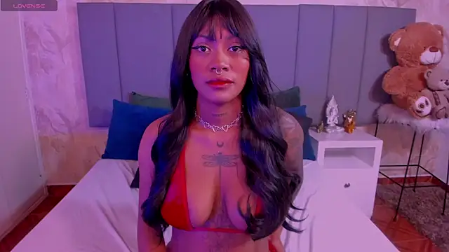 Snapshot of JulianaMiller chatting on 02/15/25, 02:37 JulianaMiller online show from 02/15/25, 02:37