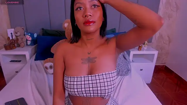 Snapshot of JulianaMiller chatting on 03/09/25, 10:19 JulianaMiller online show from 03/09/25, 10:19