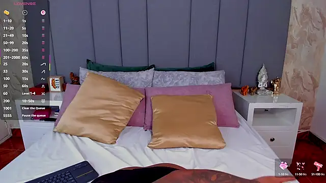 Snapshot of JulianaMiller chatting on 09/22/25, 02:24 JulianaMiller online show from 09/22/25, 02:24