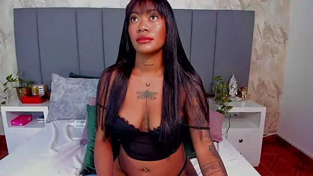 Snapshot of JulianaMiller chatting on 09/25/25, 03:32 JulianaMiller online show from 09/25/25, 03:32