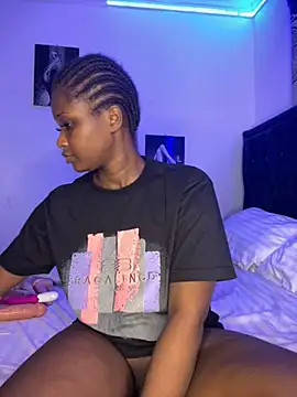 Snapshot of t-Booty_risky_ chatting on 12/08/24, 09:08 t-Booty risky online show from 12/08/24, 09:08