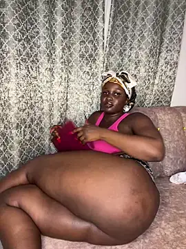 Snapshot of t-Booty_risky_ chatting on 10/10/25, 12:20 t-Booty risky online show from 10/10/25, 12:20