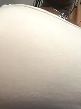 Snapshot of t-Booty_risky_ chatting on 10/23/25, 01:54 t-Booty risky online show from 10/23/25, 01:54