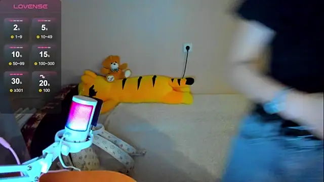 SaraXray online show from 11/06/25, 01:06