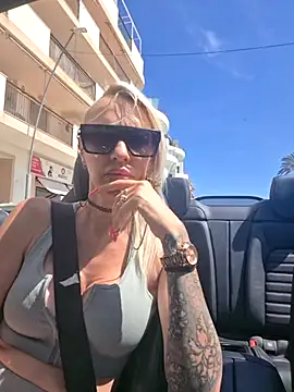 UK Tall Barbie Slut online show from 04/21/26, 10:32