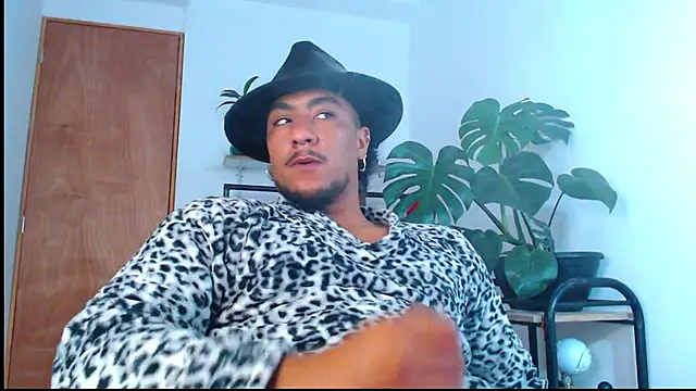 yosoy enzo2020 online show from 01/30/25, 12:27