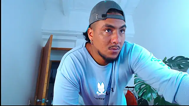 yosoy enzo2020 online show from 02/02/25, 10:35