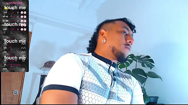 yosoy enzo2020 online show from 02/25/25, 12:14