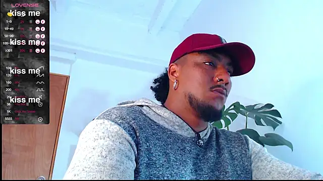 yosoy enzo2020 online show from 02/25/25, 04:21