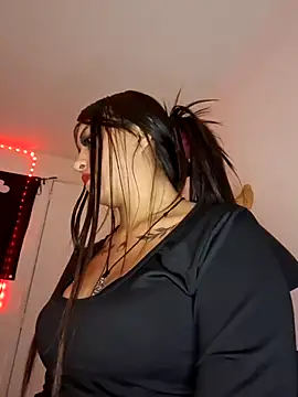 Snapshot of Hot_sophie_ chatting on 12/11/24, 11:00 Hot sophie  online show from 12/11/24, 11:00