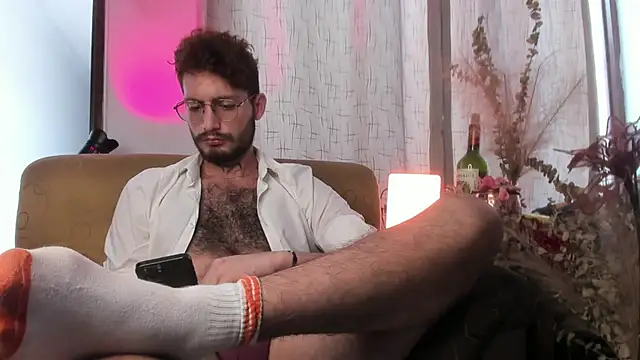 Snapshot of axel_giracr chatting on 02/14/25, 03:58 axel giracr online show from 02/14/25, 03:58