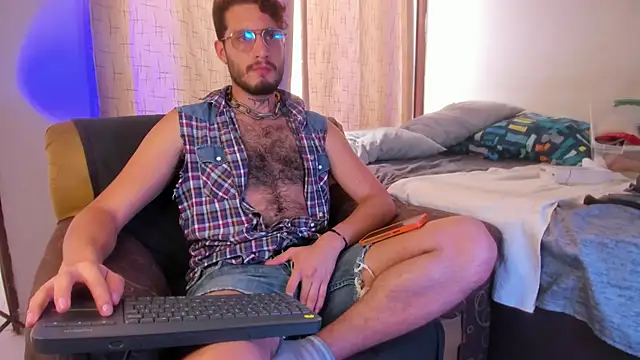 Snapshot of axel_giracr chatting on 03/21/25, 09:01 axel giracr online show from 03/21/25, 09:01