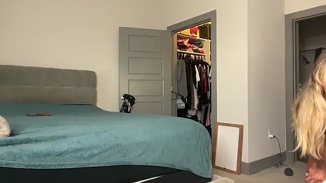 ElenaErickson online show from 12/02/24, 07:49