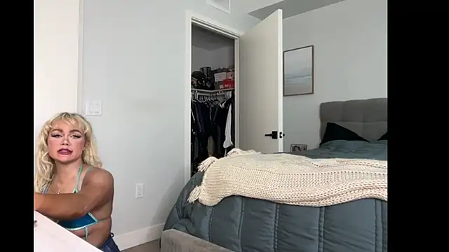 ElenaErickson online show from 10/27/25, 07:51