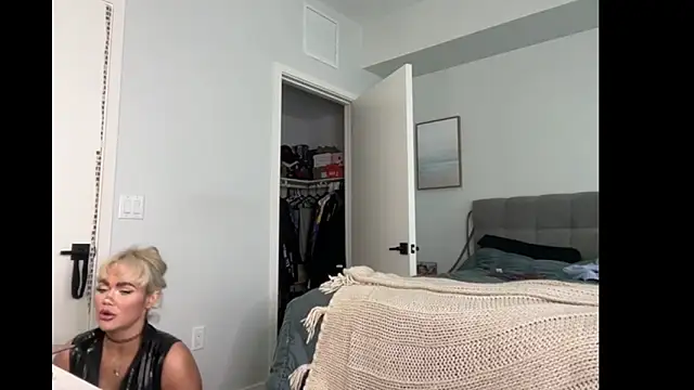 ElenaErickson online show from 12/22/25, 07:44