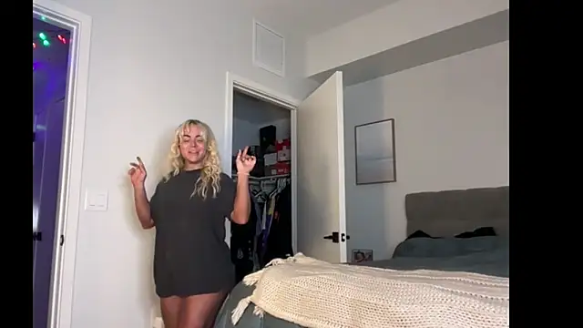 ElenaErickson online show from 02/09/26, 03:32